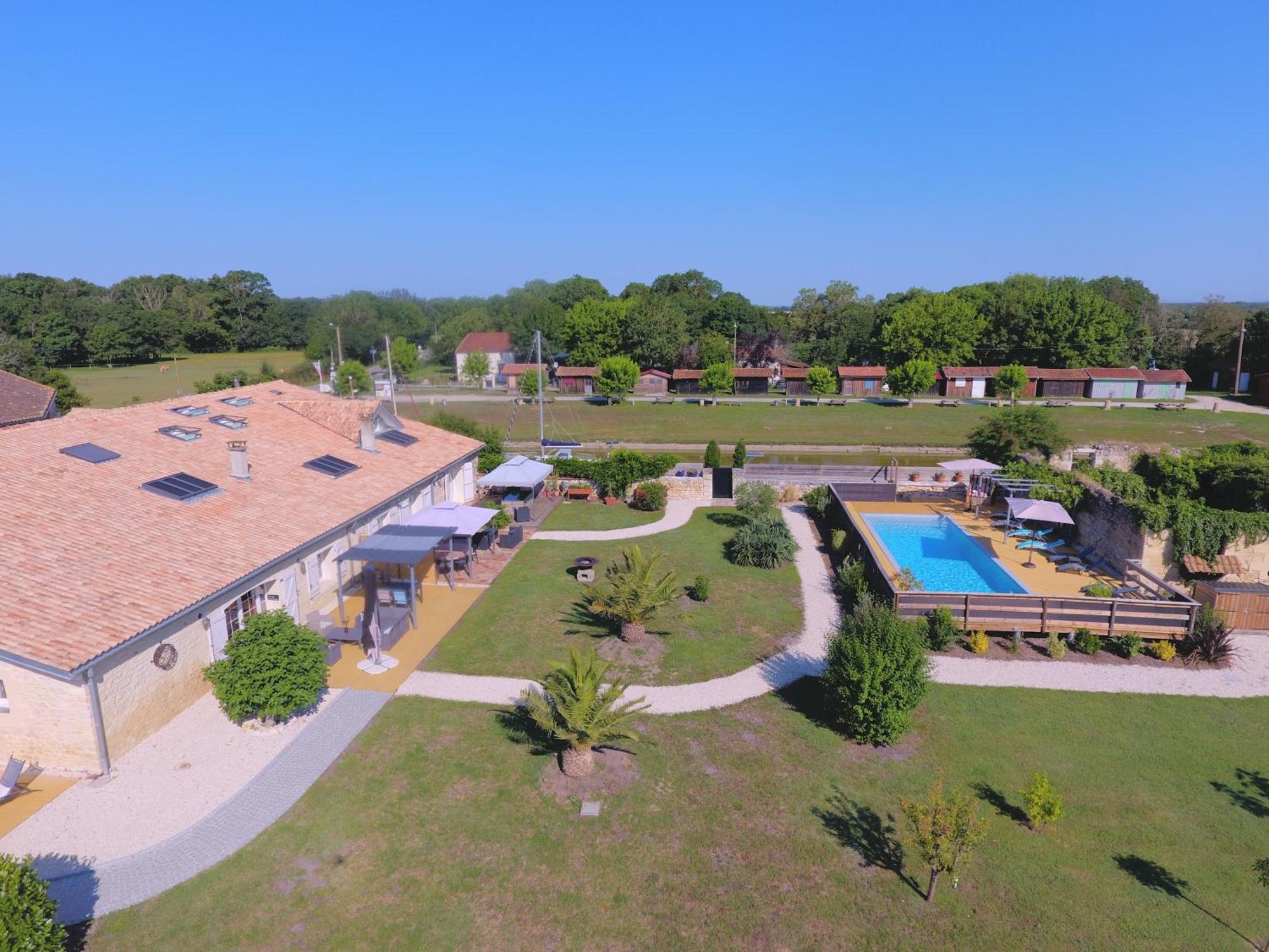 Domaine Des Pres De Joussac - Protocole Sanitaire Strict Villa Jau-Dignac-et-Loirac Luaran gambar